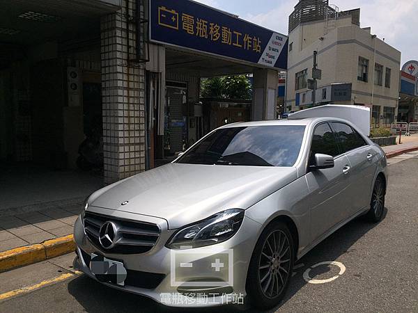 W212電瓶更換.jpg W212電瓶更換.jpg