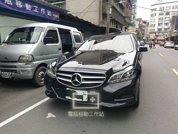 W204輔助電瓶故障.jpg W204輔助電瓶故障.jpg