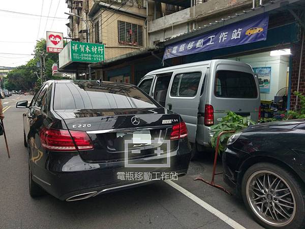 賓士輔助電瓶更換.jpg 賓士輔助電瓶更換.jpg