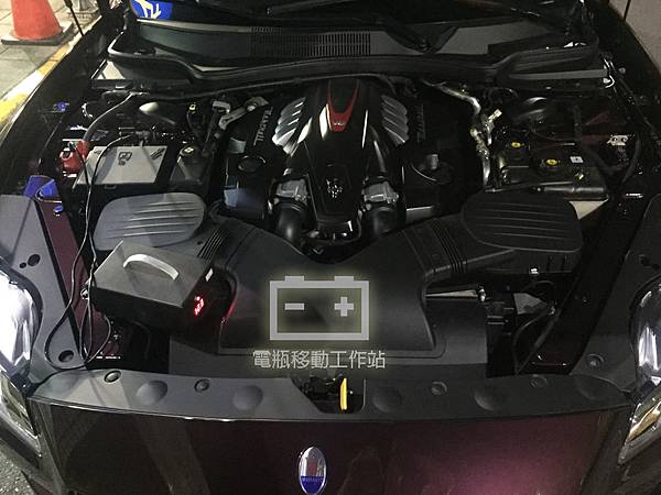 Quattroporte引擎室.jpg Quattroporte引擎室.jpg