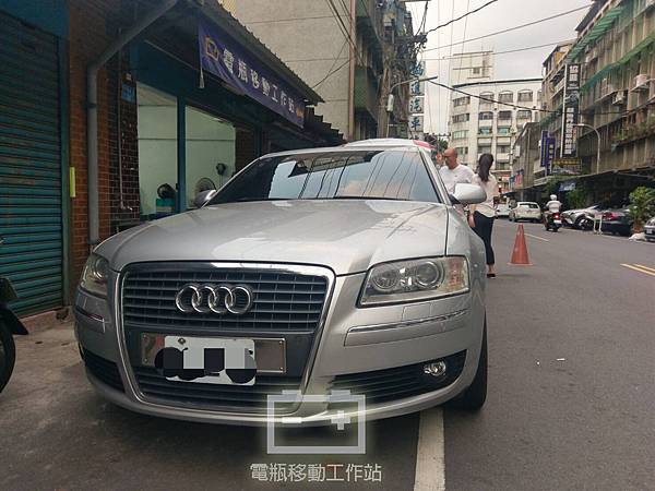 AUDI電瓶更換A8.jpg AUDI電瓶更換A8.jpg