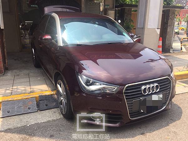 奧迪A1電瓶更換.jpg 奧迪A1電瓶更換.jpg