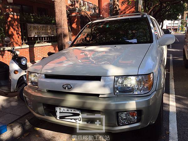 INFINITI無限QX4電瓶更換.jpg INFINITI無限QX4電瓶更換.jpg