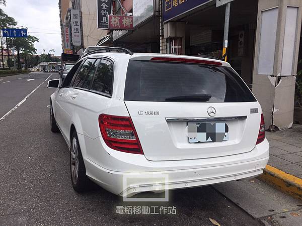 c180輔助電瓶.jpg c180輔助電瓶.jpg