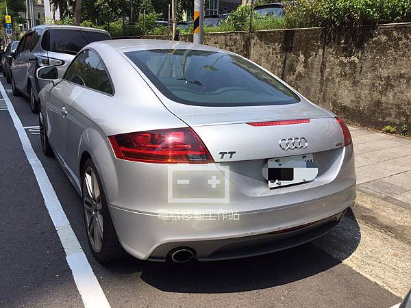 AUDI奧迪TT電瓶更換.jpg