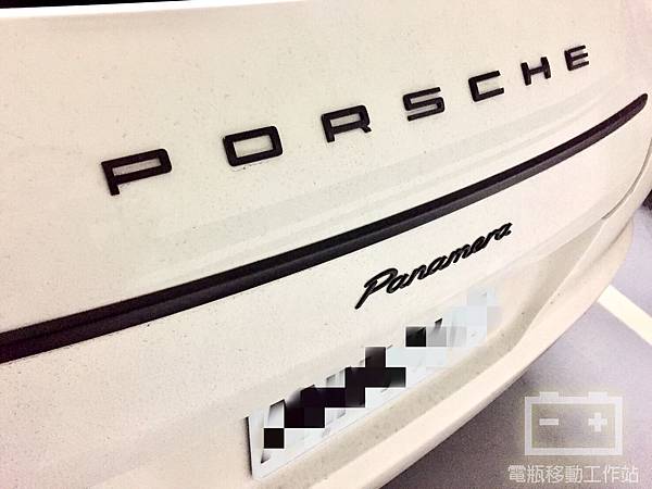 PORSCHE電瓶沒電.jpg