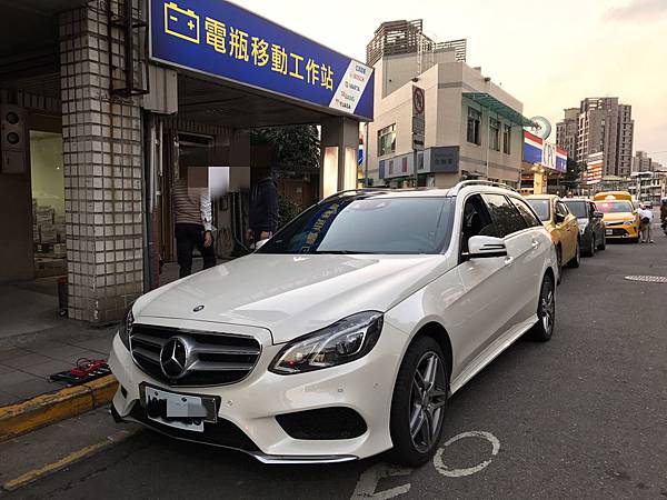 賓士S212電瓶更換.jpg 賓士S212電瓶更換.jpg