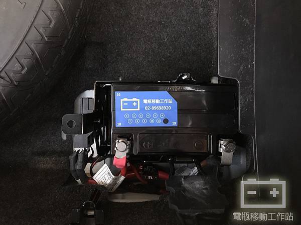 賓士輔助電瓶.jpg 賓士輔助電瓶.jpg