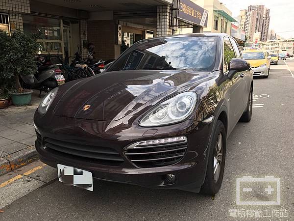 cayenne凱燕電瓶更換.jpg cayenne凱燕電瓶更換.jpg