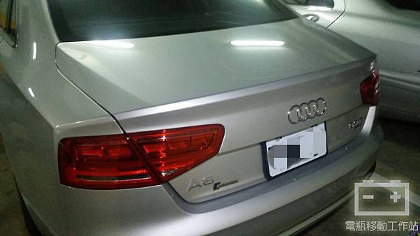 AUDI奧迪A8電瓶更換.jpg AUDI奧迪A8電瓶更換.jpg