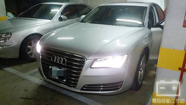 AUDI奧迪電瓶沒電更換.jpg AUDI奧迪電瓶沒電更換.jpg