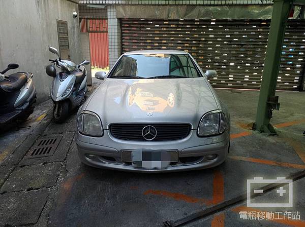 賓士SLK320電瓶更換.jpg 賓士SLK320電瓶更換.jpg