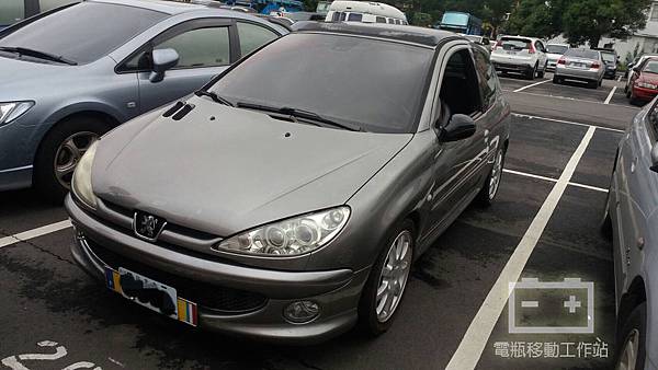寶獅電瓶更換.jpg 寶獅電瓶更換.jpg
