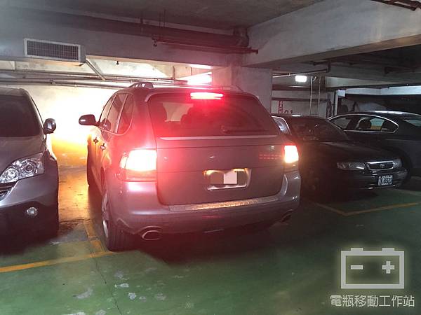 cayenne電瓶沒電.jpg cayenne電瓶沒電.jpg