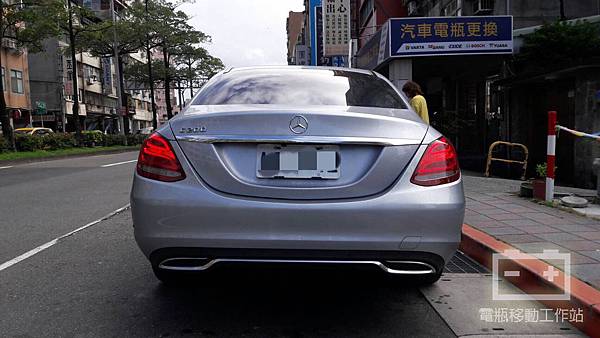 C200電瓶更換.jpg C200電瓶更換.jpg
