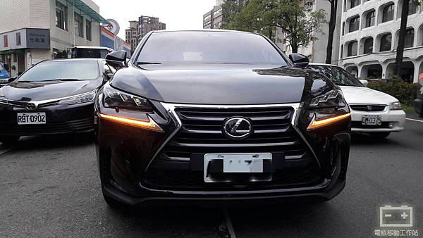 NX200t電瓶.jpg NX200t電瓶.jpg