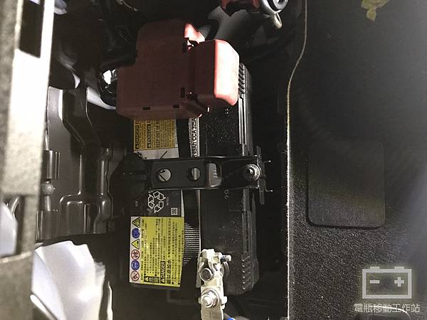 LEXUS凌志油電車原廠電瓶.jpg LEXUS凌志油電車原廠電瓶.jpg