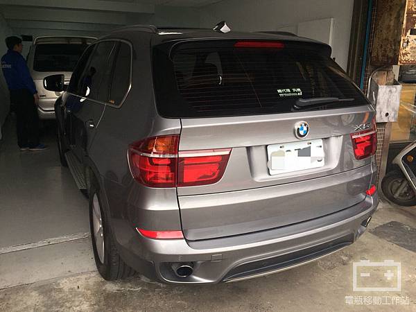 BMW寶馬X5電瓶沒電.jpg BMW寶馬X5電瓶沒電.jpg