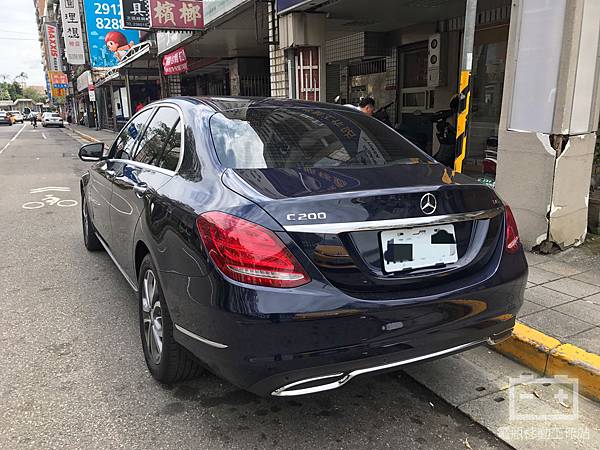 C200賓士W205電瓶沒電.jpg C200賓士W205電瓶沒電.jpg