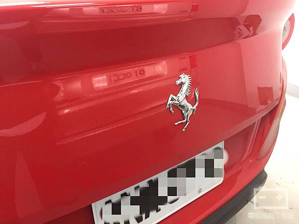 法拉利FF電瓶更換.jpg 法拉利FF電瓶更換.jpg