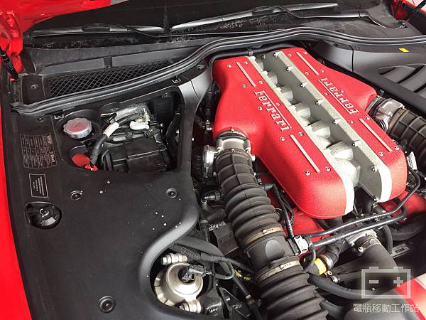 FERRARI法拉利FF引擎室.jpg FERRARI法拉利FF引擎室.jpg
