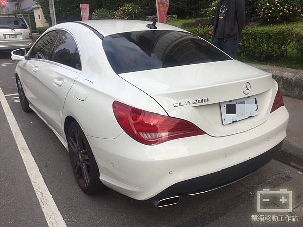 賓士W205電瓶更換.jpg 賓士W205電瓶更換.jpg