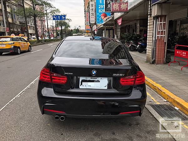 BMW328i蓄電池大量漏電.jpg BMW328i蓄電池大量漏電.jpg