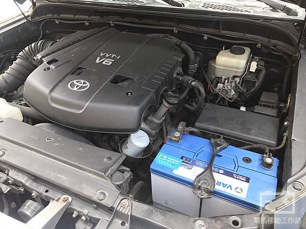 Fj_Cruiser引擎室engine.jpg