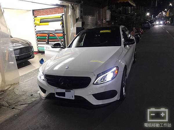 台北電瓶 到府更換 Mercedes Benz賓士c300 3 0汽油w5 15年賓士原廠輔助電瓶 變壓器 電容 A 5 905 34 14 更換賓士原廠輔助電瓶a 5 905 34