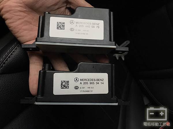 賓士W205原廠輔助電瓶.jpg 賓士W205原廠輔助電瓶.jpg