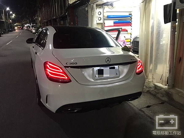 賓士C300輔助電瓶W205.jpg 賓士C300輔助電瓶W205.jpg