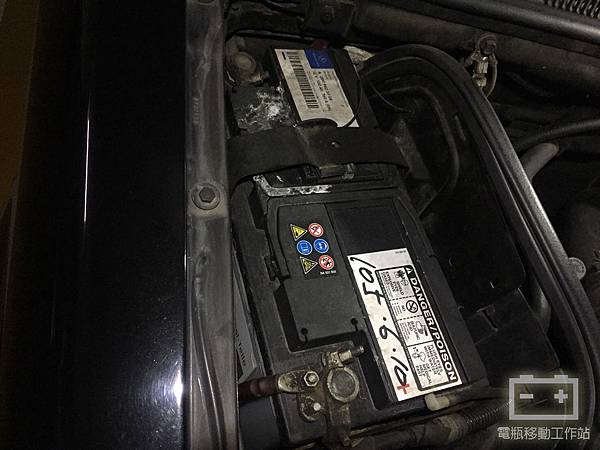 賓士原廠電池.jpg 賓士原廠電池.jpg