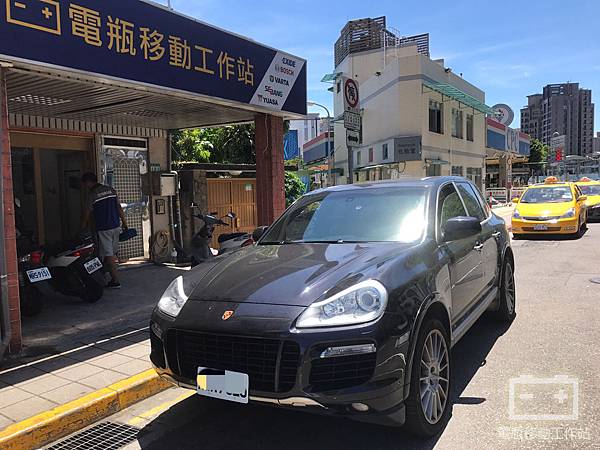 cayenne凱燕電瓶更換.jpg cayenne凱燕電瓶更換.jpg