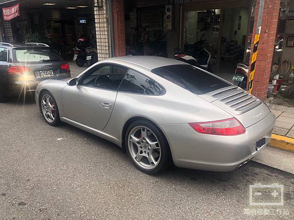 911_battery_replace.jpg 911_battery_replace.jpg