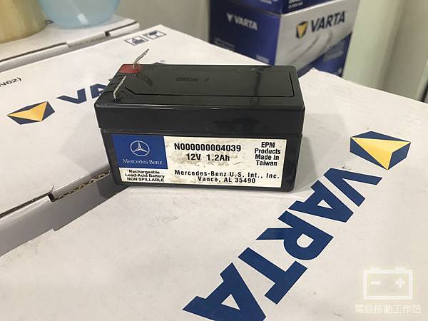 賓士E350輔助電瓶W212.jpg 賓士E350輔助電瓶W212.jpg