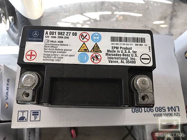 賓士S550原廠輔助電瓶.jpg 賓士S550原廠輔助電瓶.jpg