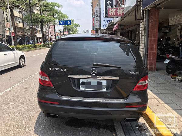 賓士R350電瓶沒電.jpg 賓士R350電瓶沒電.jpg