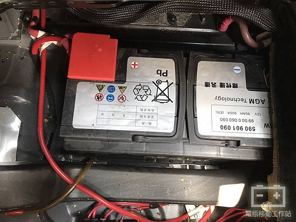 W251Benz battery.jpg