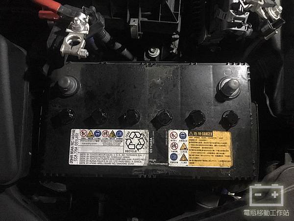 ES200原廠電瓶T115.jpg ES200原廠電瓶T115.jpg