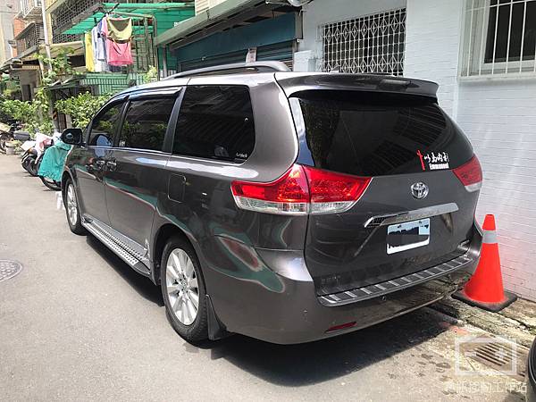 Sienna電瓶更換.jpg Sienna電瓶更換.jpg