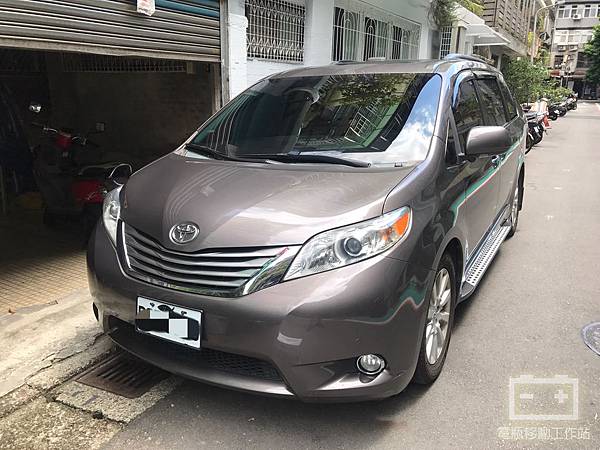 TOYOTA旅行車電瓶沒電.jpg TOYOTA旅行車電瓶沒電.jpg