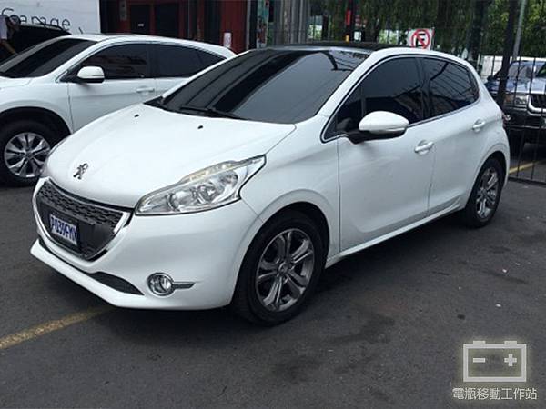 Peugeot寶獅208電瓶沒電.jpg Peugeot寶獅208電瓶沒電.jpg