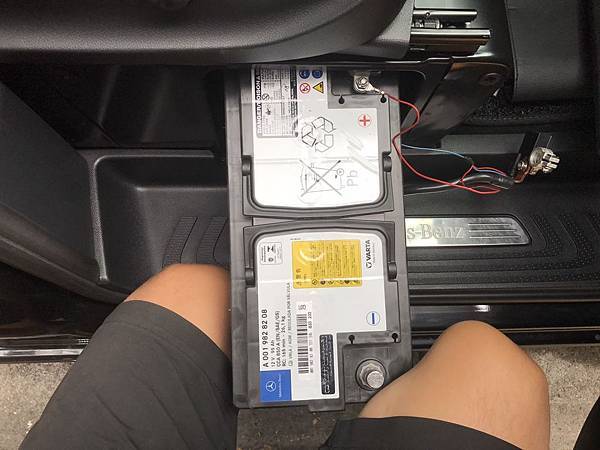 V250d賓士W447原廠VARTA華達battery電瓶AGM.jpg V250d賓士W447原廠VARTA華達battery電瓶AGM.jpg