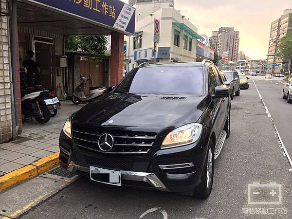 ML250電瓶更換W166.jpg ML250電瓶更換W166.jpg
