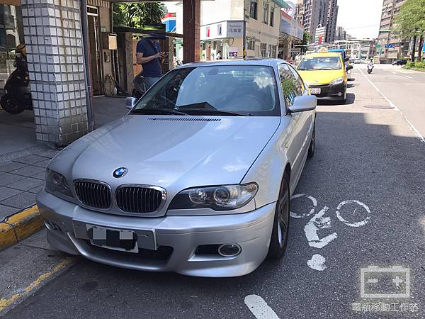 BMW雙門E46電瓶更換.jpg