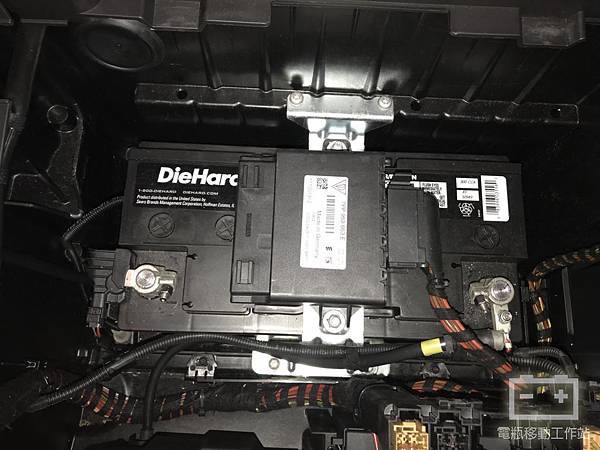 Diehard_battery_replace.jpg Diehard_battery_replace.jpg