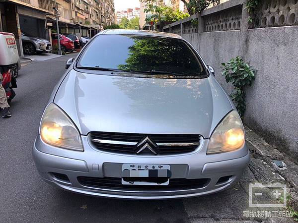 雪鐵龍C5電瓶更換.jpg 雪鐵龍C5電瓶更換.jpg