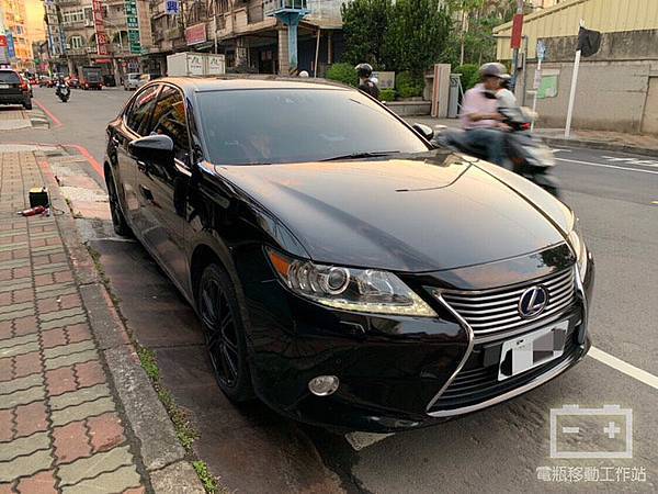 Es300h輔助電瓶更換.jpg