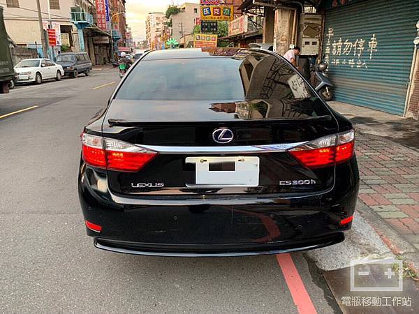 ES300h小電瓶更換.jpg ES300h小電瓶更換.jpg