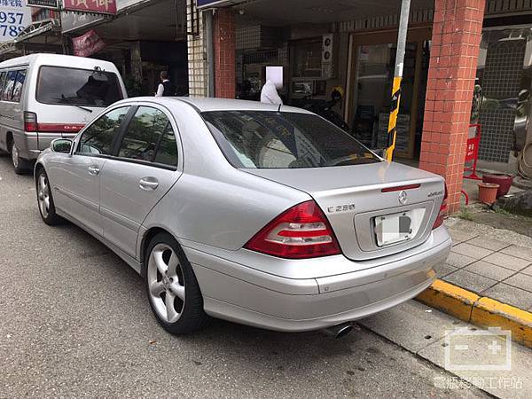 C230k電瓶更換.jpg C230k電瓶更換.jpg